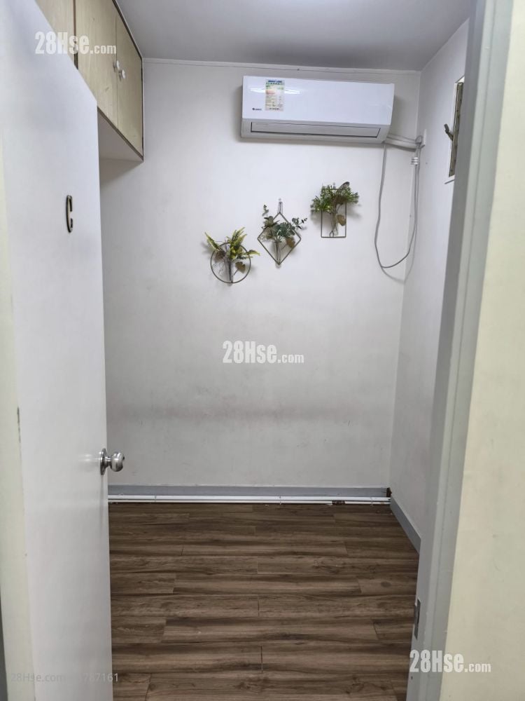 Windsor Mansion Rental 3 Bedrooms , 2 Bathrooms 650 ft²