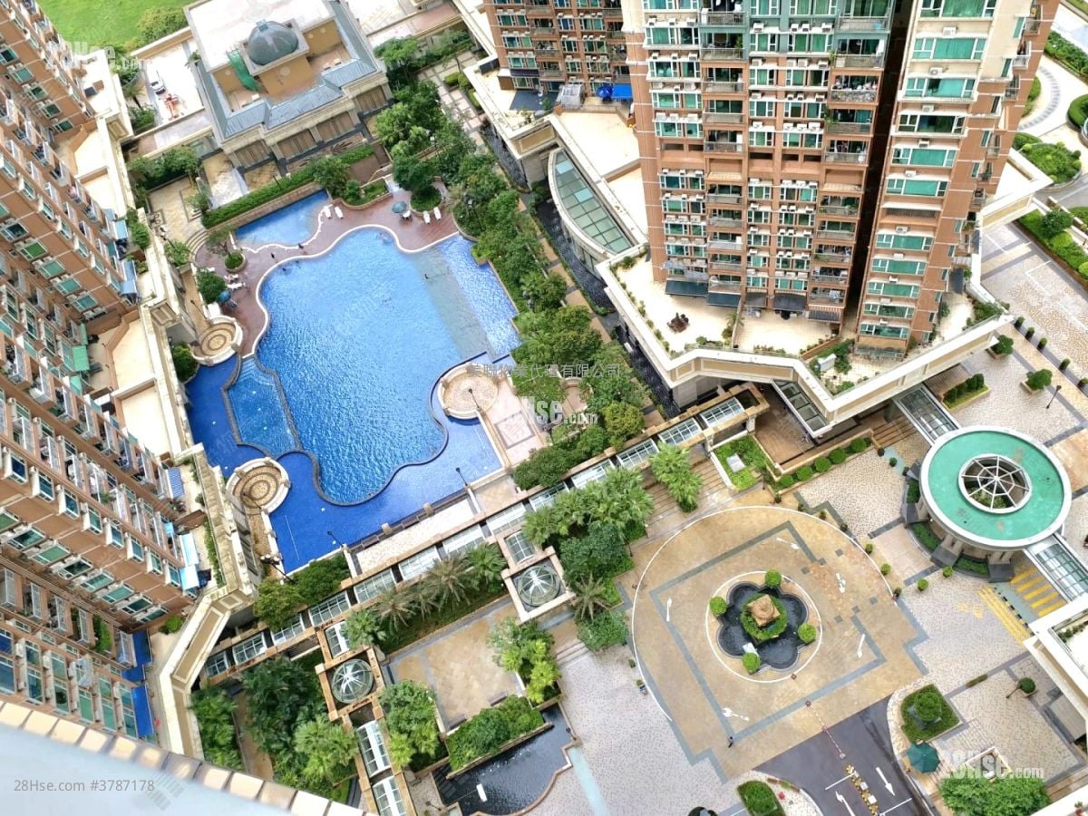 Metro Town Sell 3 Bedrooms , 1 Bathroom 594 ft²