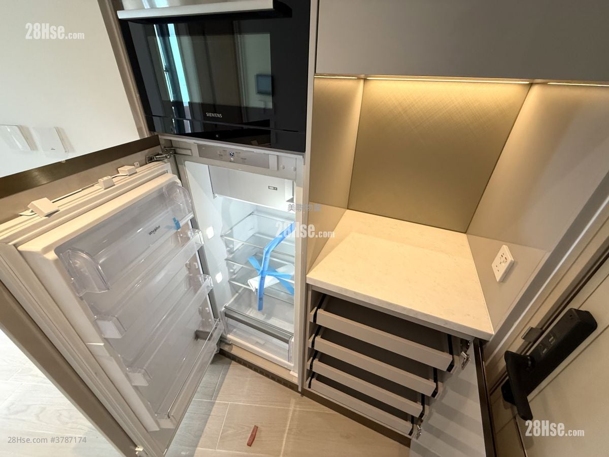 Gold Coast Bay Sell 1 Bedroom 315 ft²