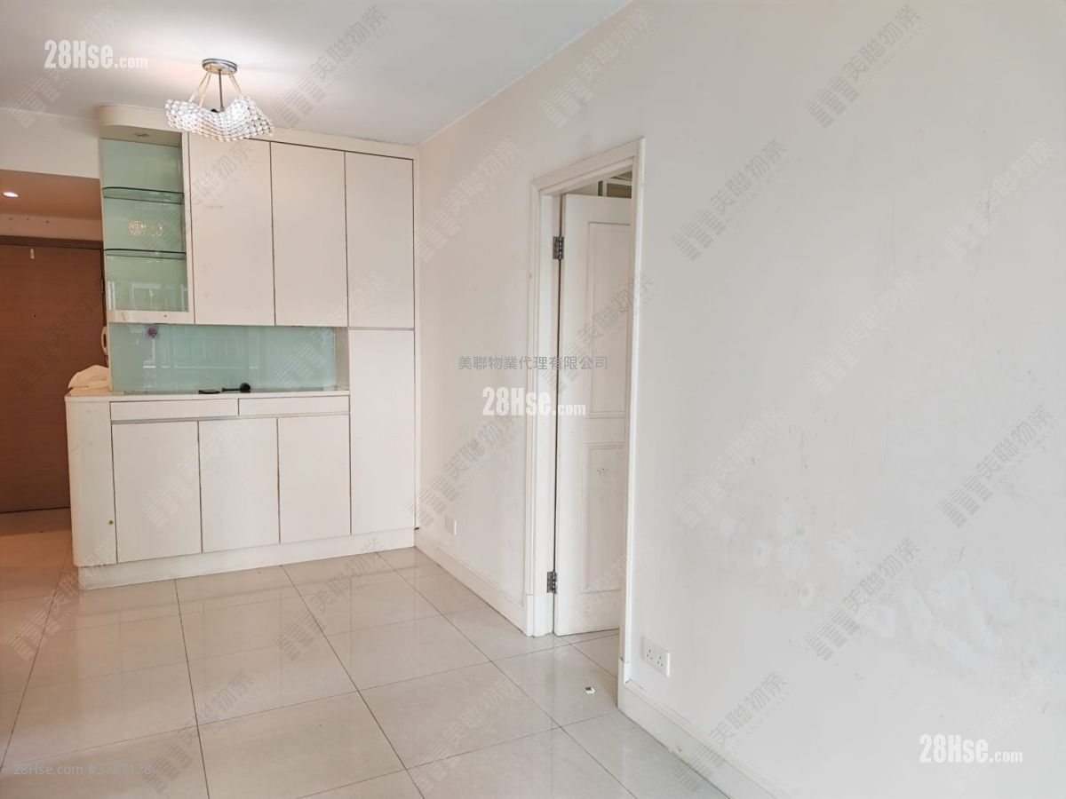 Metro Town Sell 3 Bedrooms , 1 Bathroom 594 ft²