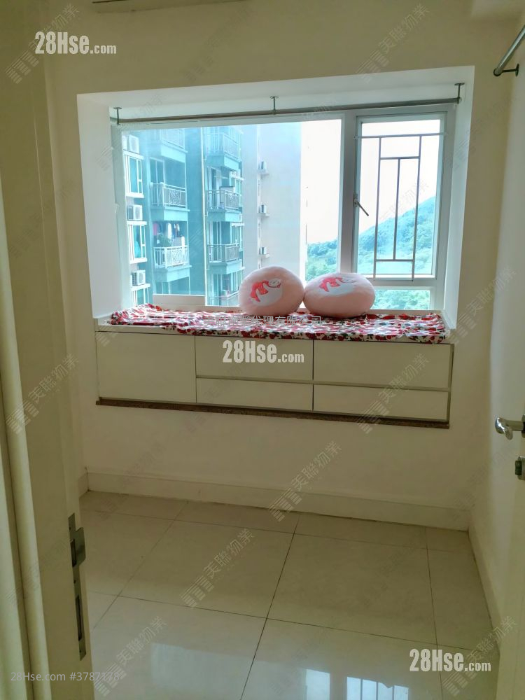 Metro Town Sell 3 Bedrooms , 1 Bathroom 594 ft²