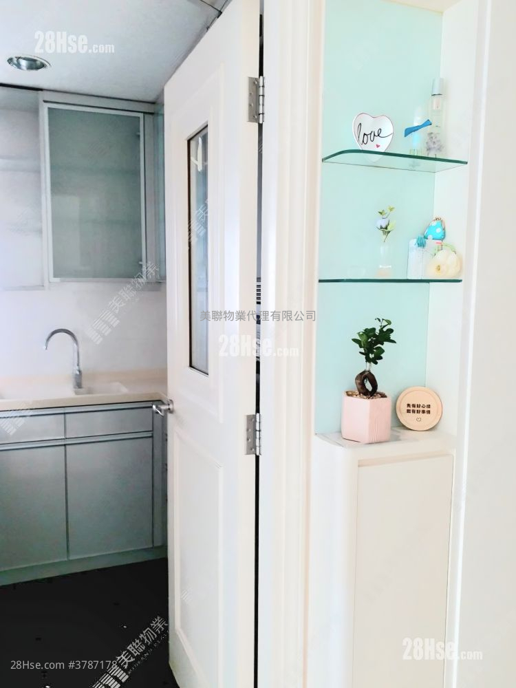 Metro Town Sell 3 Bedrooms , 1 Bathroom 594 ft²