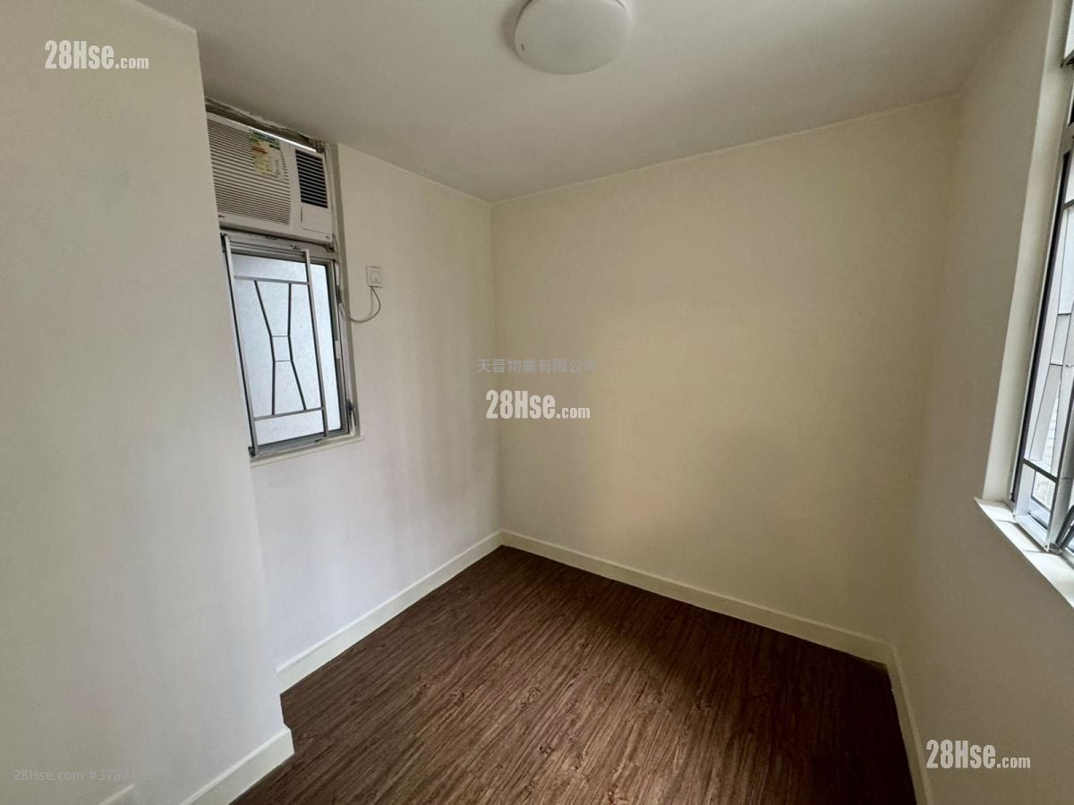 Sunshine Plaza Sell 2 Bedrooms , 1 Bathroom 314 ft²