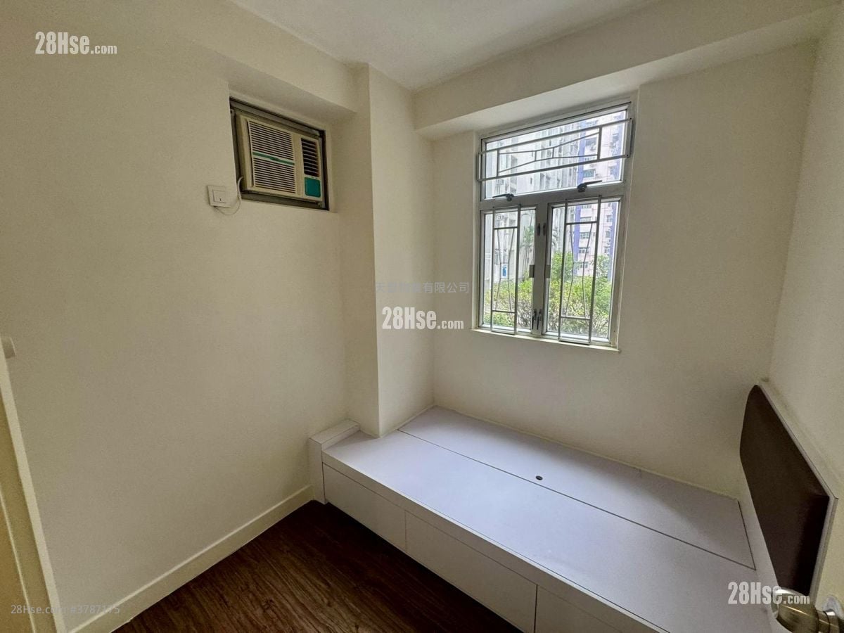 Sunshine Plaza Sell 2 Bedrooms , 1 Bathroom 314 ft²