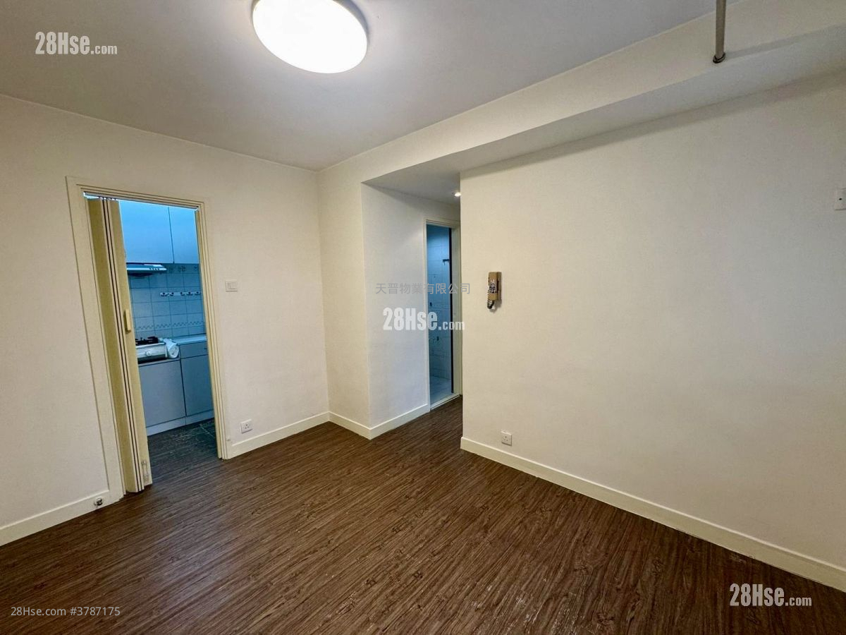 Sunshine Plaza Sell 2 Bedrooms , 1 Bathroom 314 ft²