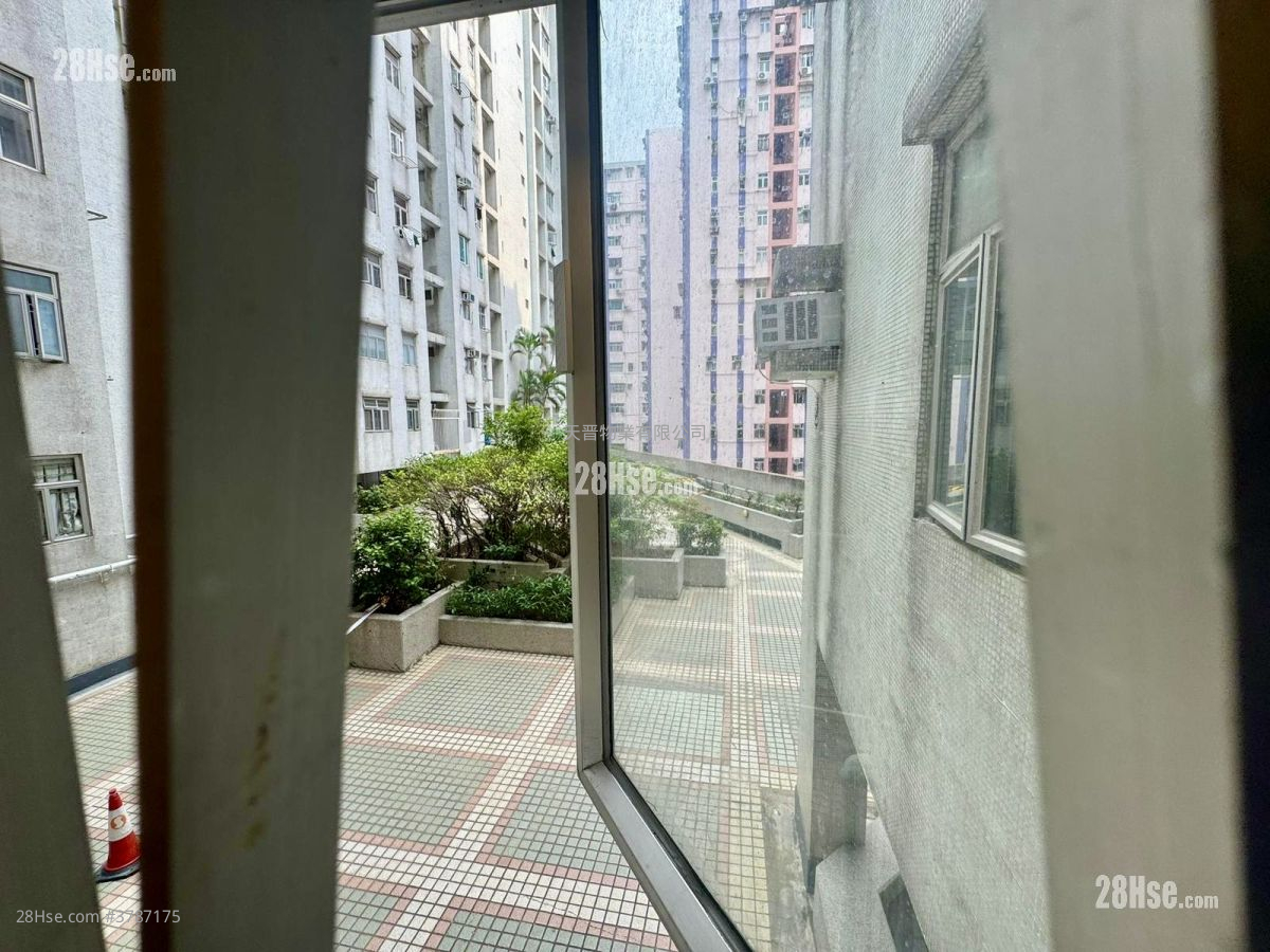 Sunshine Plaza Sell 2 Bedrooms , 1 Bathroom 314 ft²