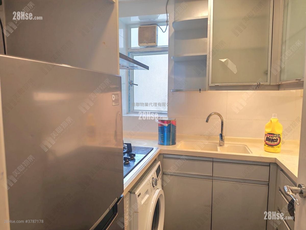 Metro Town Sell 3 Bedrooms , 1 Bathroom 594 ft²