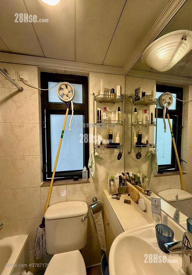 Palatial Stand Sell 2 Bedrooms , 1 Bathroom 258 ft²