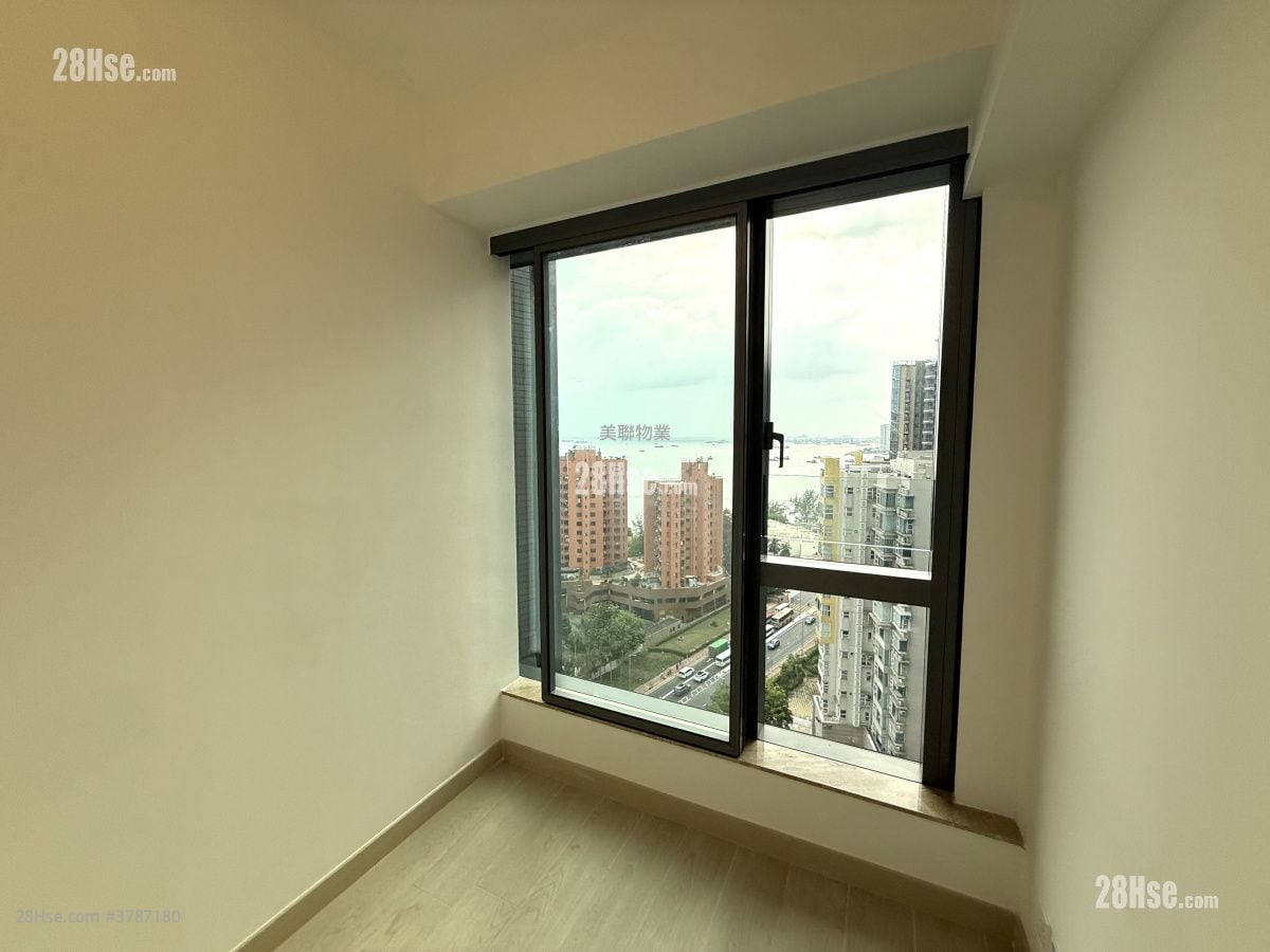 Gold Coast Bay Rental 1 Bedroom 315 ft²