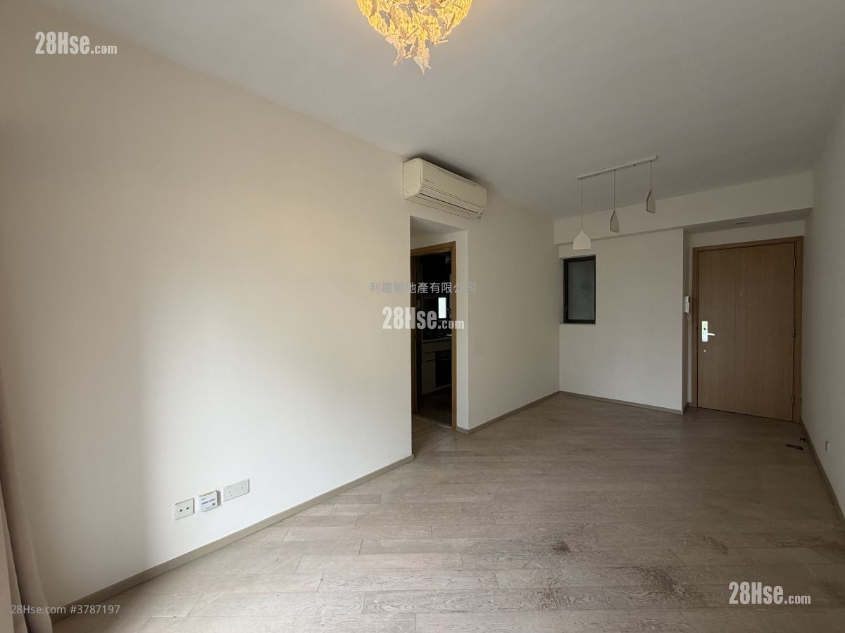 The Wings Sell 3 Bedrooms , 2 Bathrooms 699 ft²