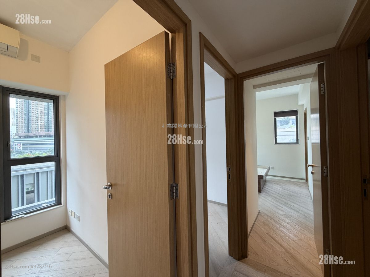 The Wings Sell 3 Bedrooms , 2 Bathrooms 699 ft²