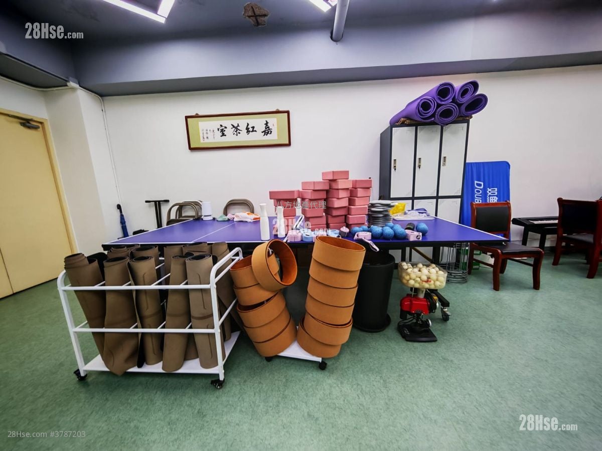 Hewlett Centre Rental Studio , 1 Toilet