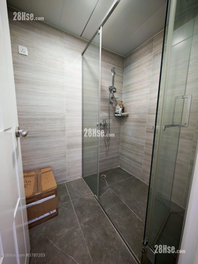 Hewlett Centre Rental Studio , 1 Toilet