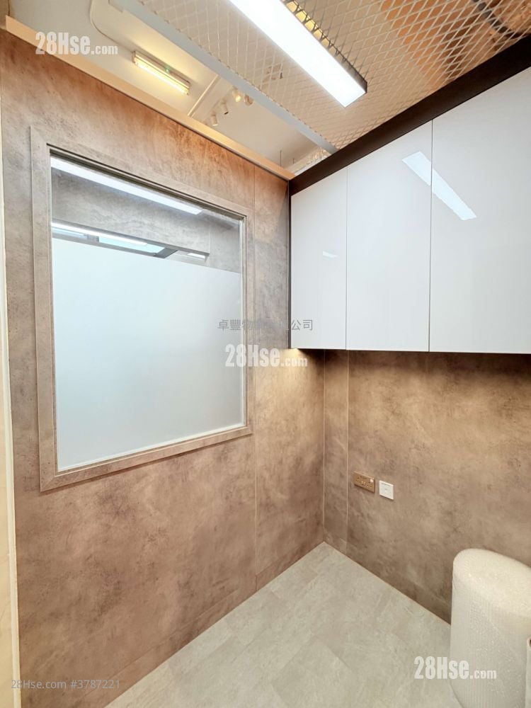 W668 Rental 3 Bedrooms , 1 Toilet 508 ft²