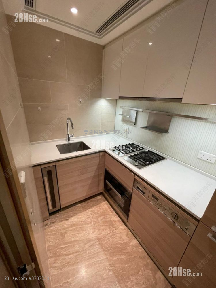 One Homantin Sell 2 Bedrooms , 1 Bathroom 512 ft²