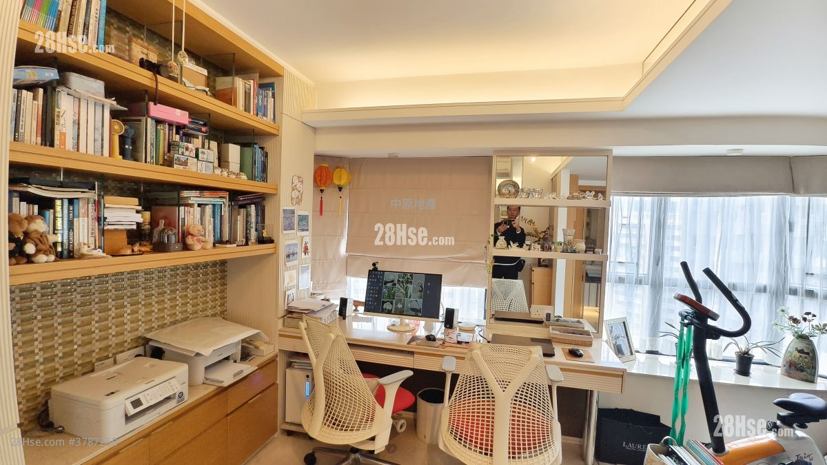 Parc Regal Sell 3 Bedrooms 1,354 ft²