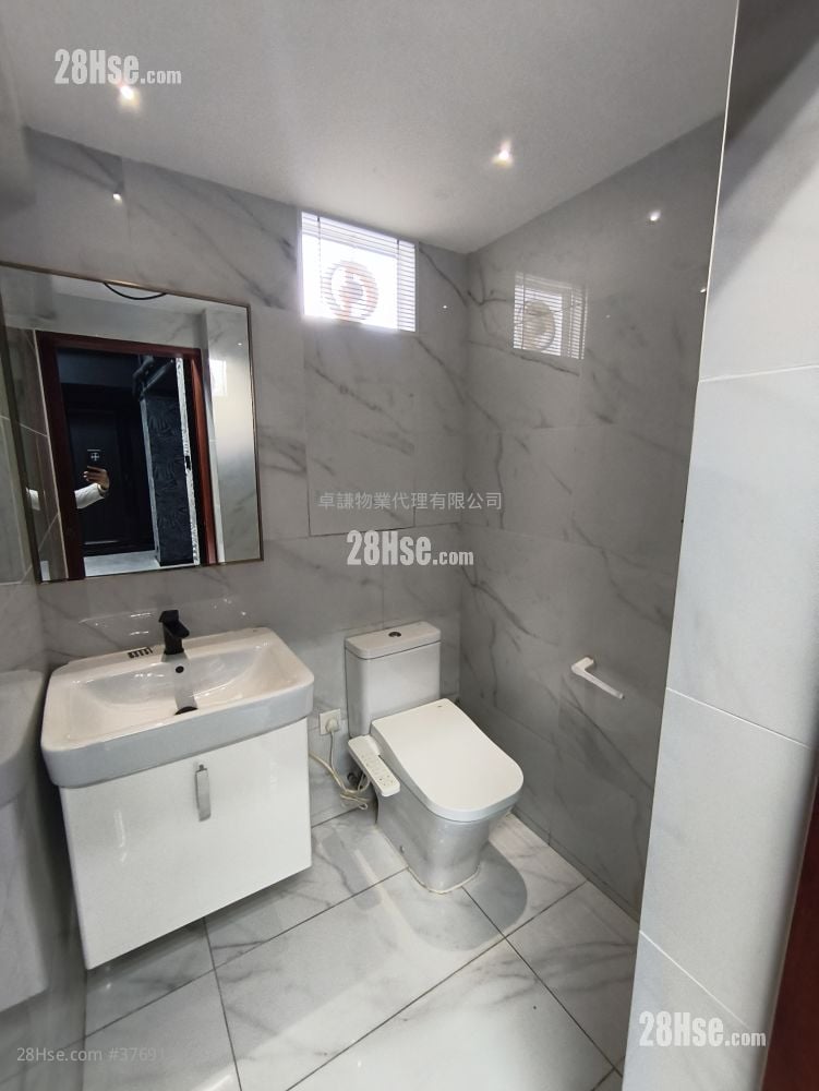 Minden House Rental 2 Toilets