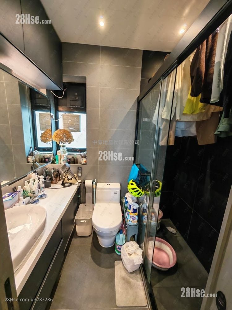 Royal Ascot Sell 3 Bedrooms 990 ft²