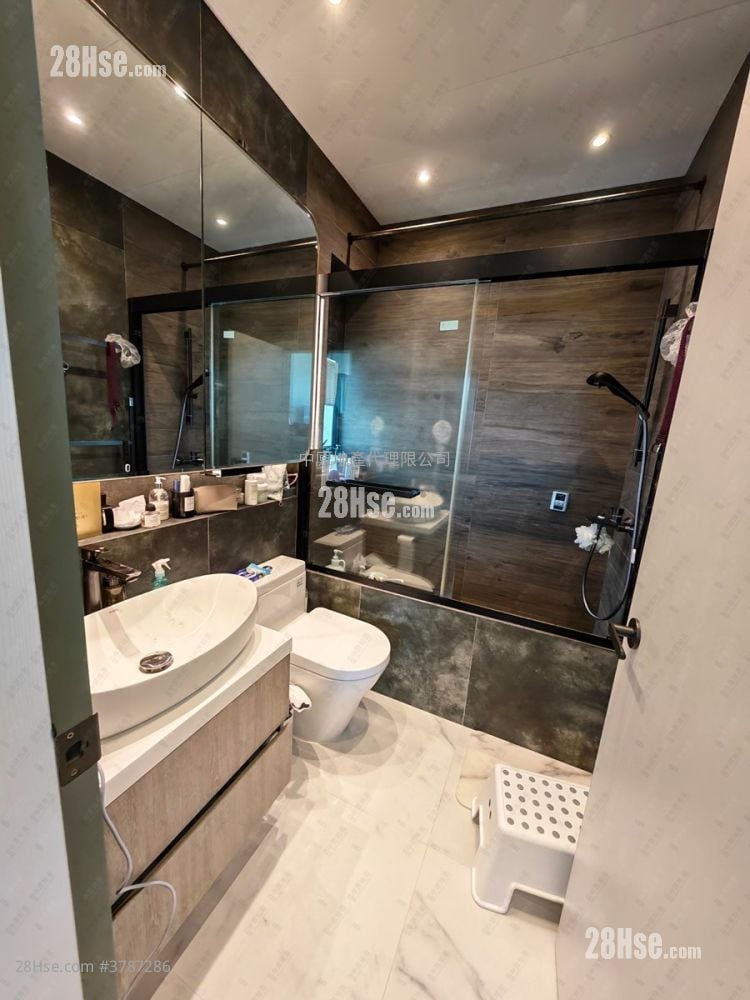 Royal Ascot Sell 3 Bedrooms 990 ft²