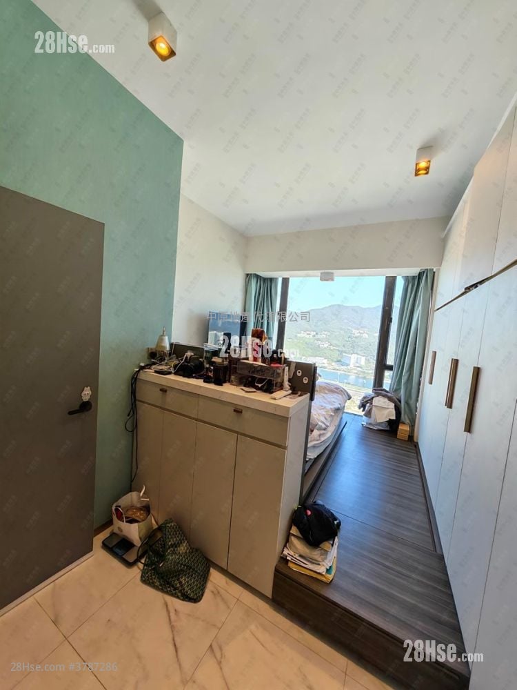 Royal Ascot Sell 3 Bedrooms 990 ft²