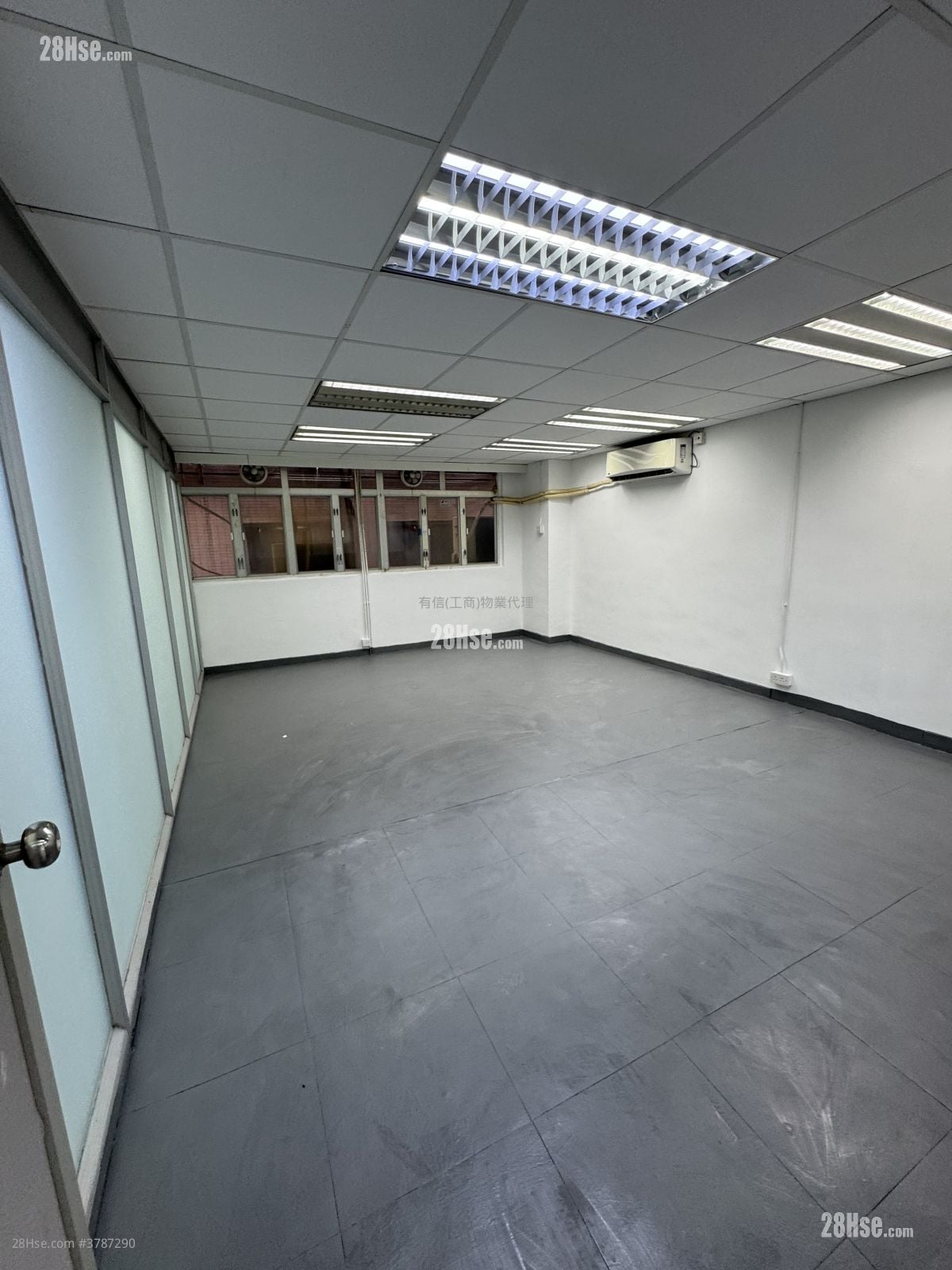 Hong Kong Industrial Centre Rental 2,028 ft²