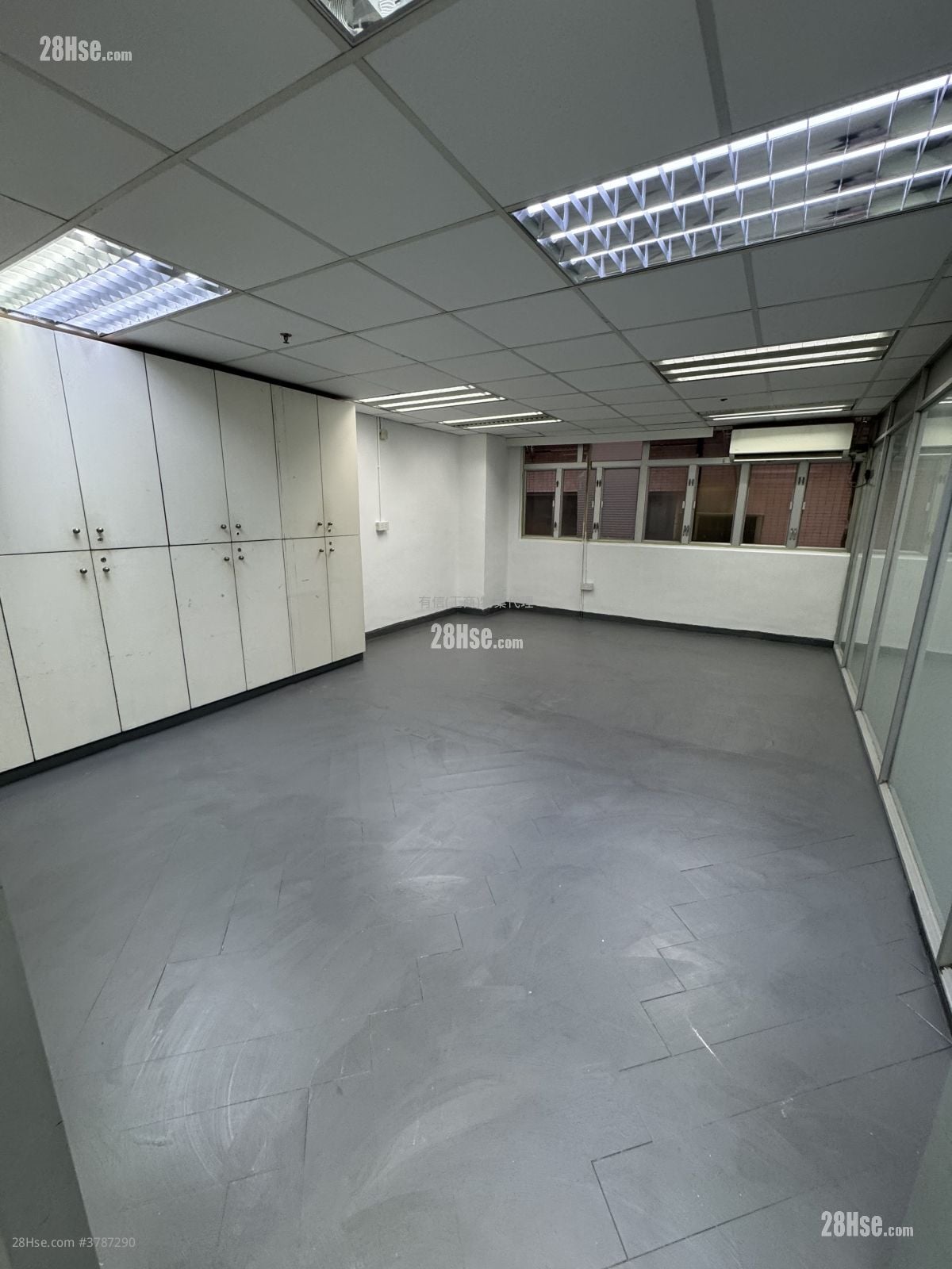 Hong Kong Industrial Centre Rental 2,028 ft²