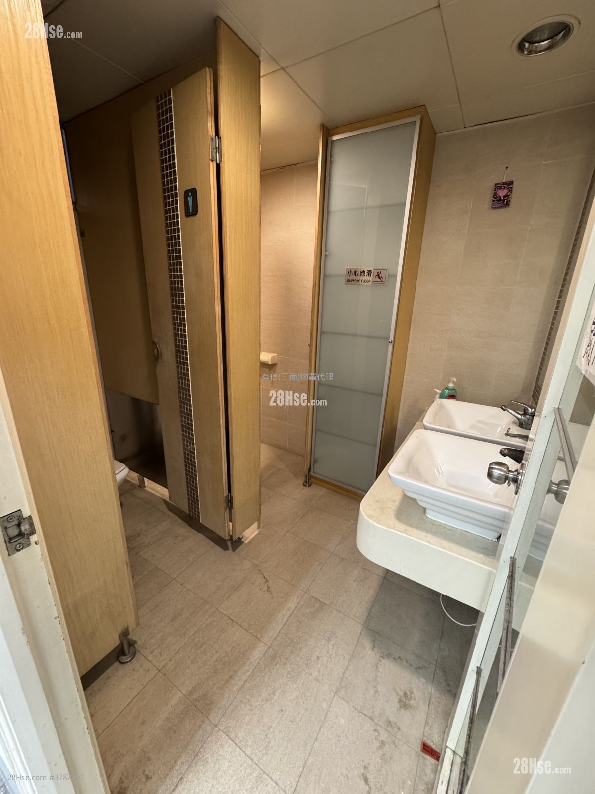 Hong Kong Industrial Centre Rental 2,028 ft²