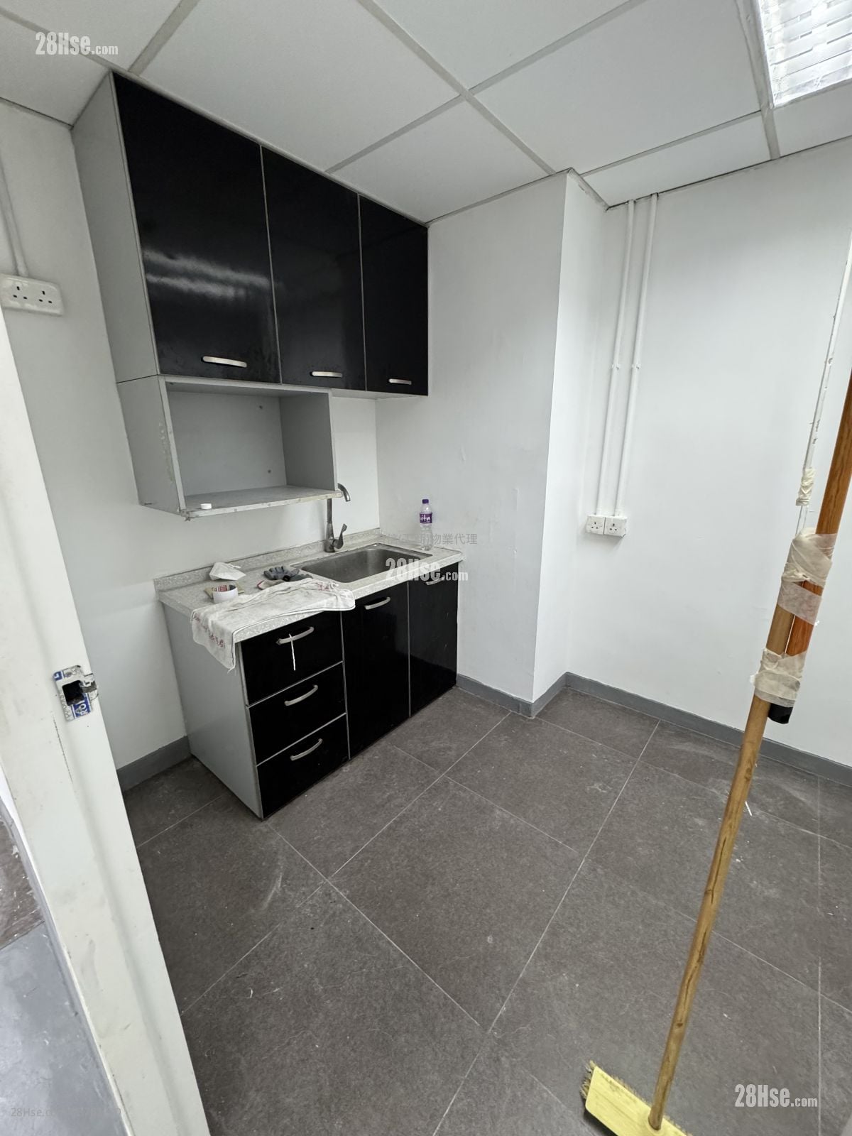 Hong Kong Industrial Centre Rental 2,028 ft²