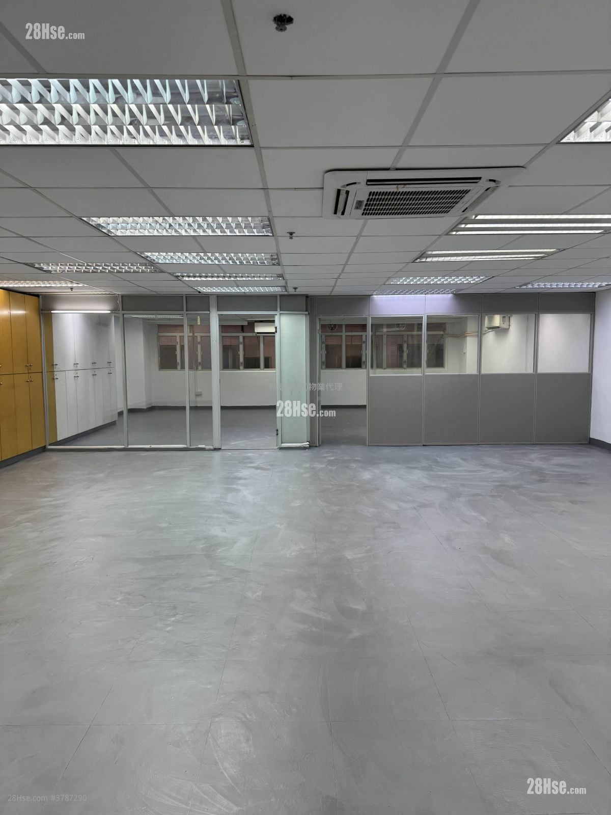 Hong Kong Industrial Centre Rental 2,028 ft²