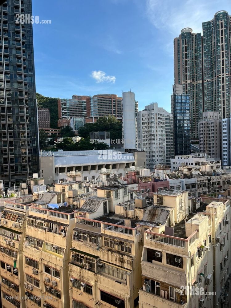 Chong Yip Centre Sell 2 Bedrooms , 1 Bathroom 393 ft²