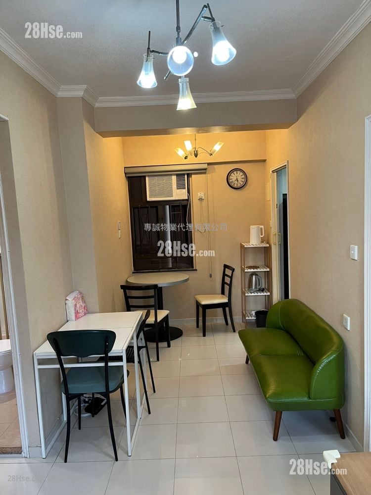 Chong Yip Centre Sell 2 Bedrooms , 1 Bathroom 393 ft²