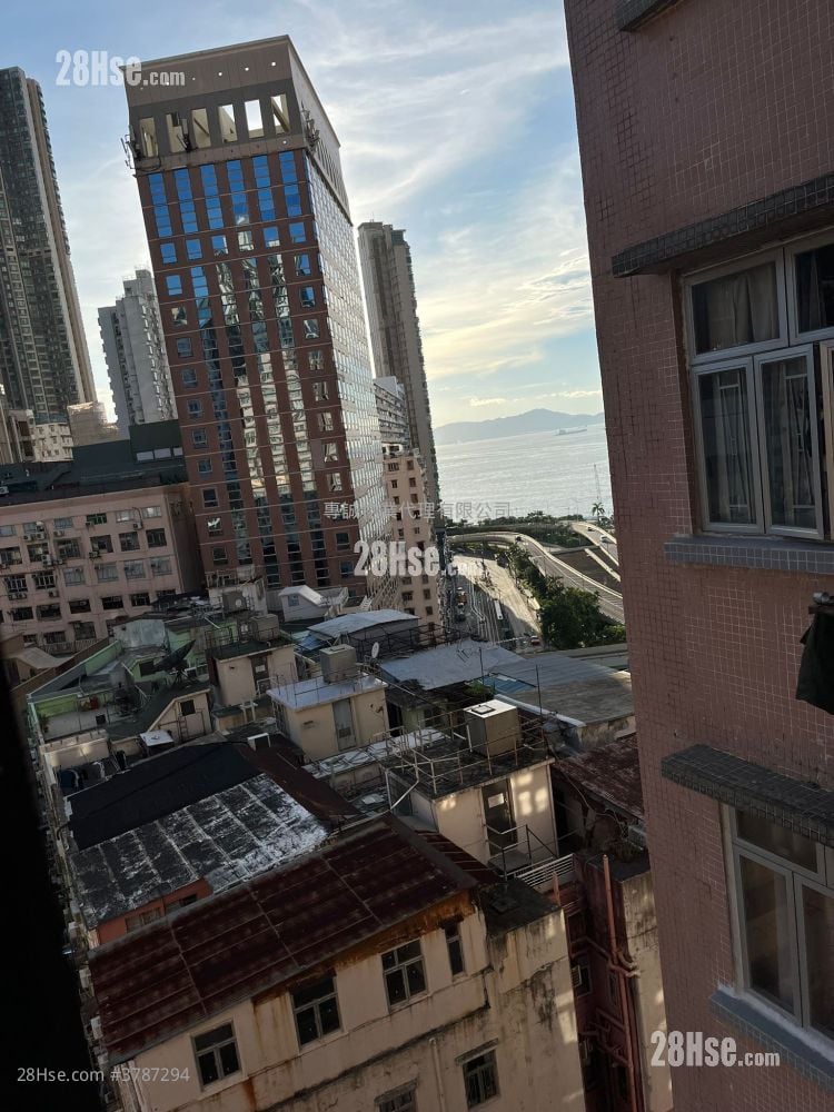 Chong Yip Centre Sell 2 Bedrooms , 1 Bathroom 393 ft²