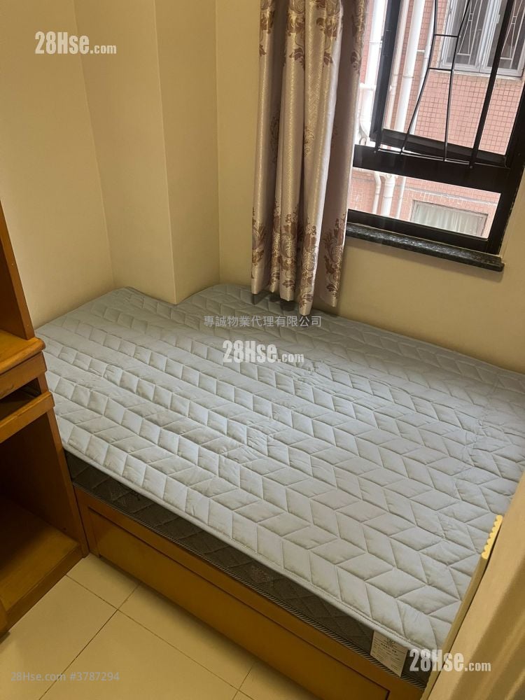 Chong Yip Centre Sell 2 Bedrooms , 1 Bathroom 393 ft²
