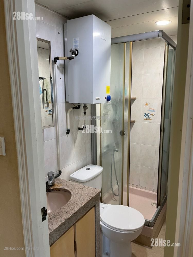 Chong Yip Centre Sell 2 Bedrooms , 1 Bathroom 393 ft²