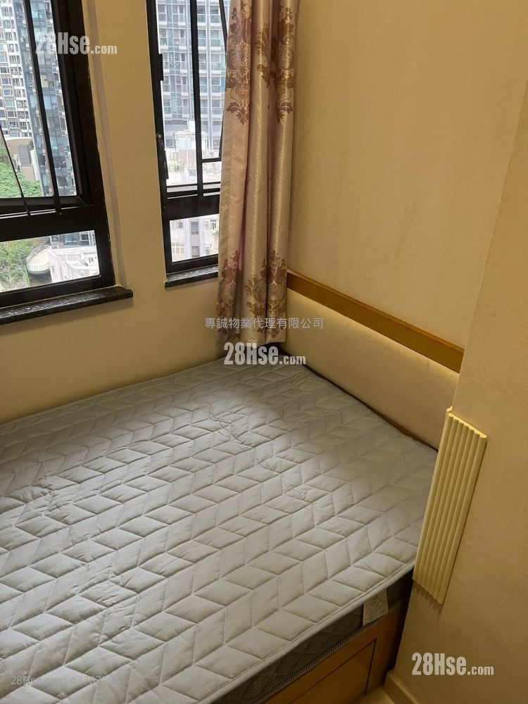 Chong Yip Centre Sell 2 Bedrooms , 1 Bathroom 393 ft²