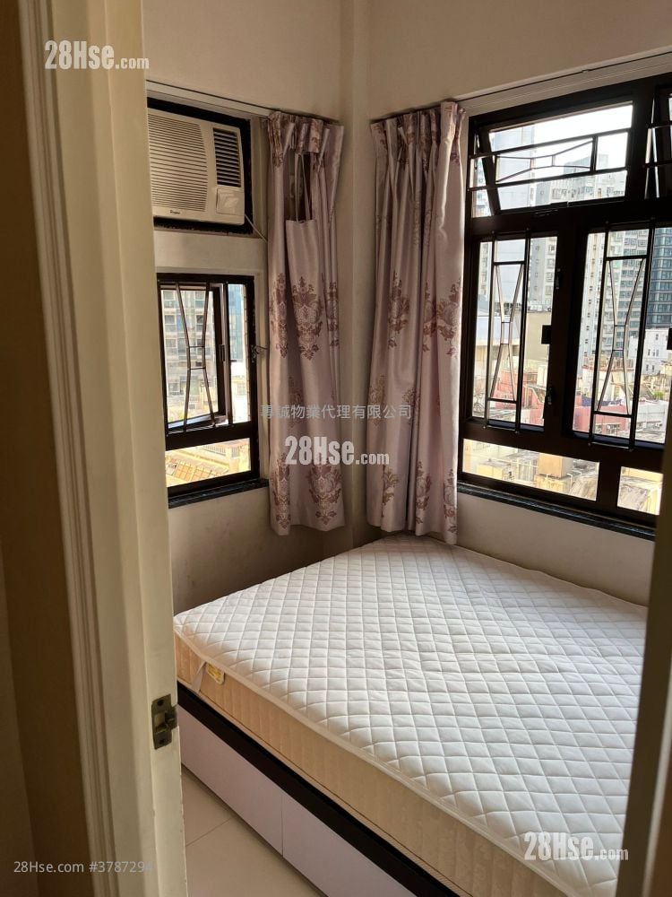 Chong Yip Centre Sell 2 Bedrooms , 1 Bathroom 393 ft²