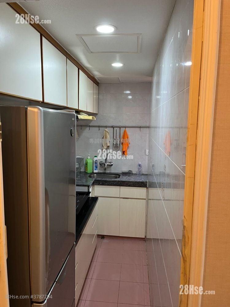 Chong Yip Centre Sell 2 Bedrooms , 1 Bathroom 393 ft²