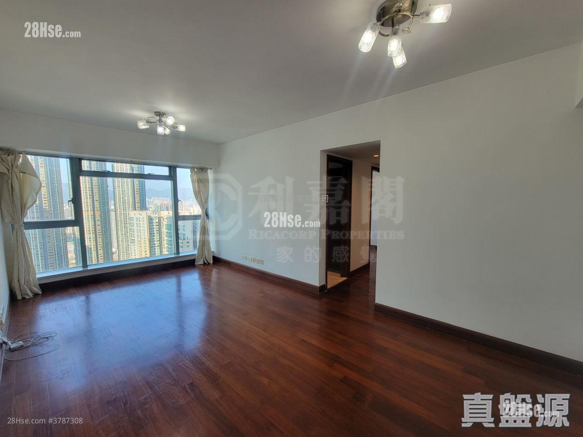 The Harbourside Sell 2 Bedrooms , 2 Bathrooms 755 ft²