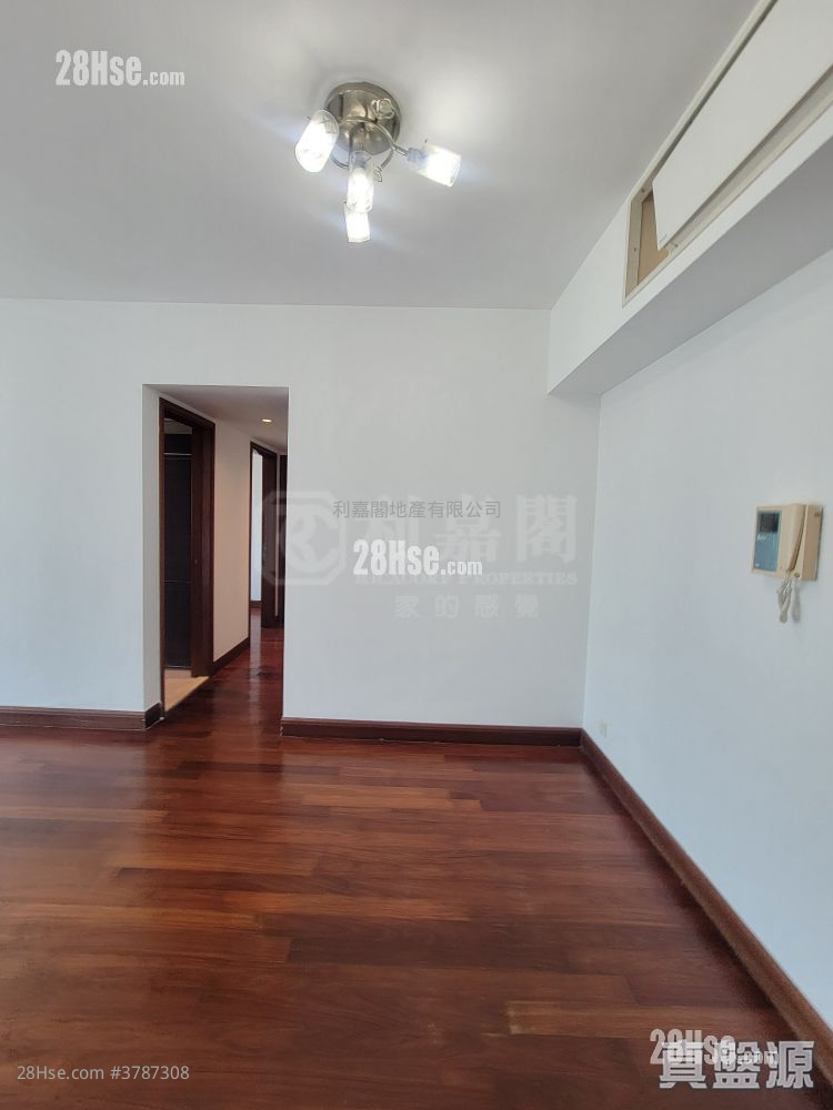 The Harbourside Sell 2 Bedrooms , 2 Bathrooms 755 ft²