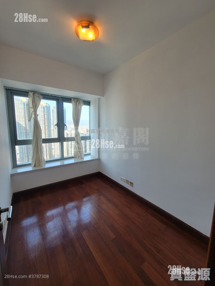 The Harbourside Sell 2 Bedrooms , 2 Bathrooms 755 ft²