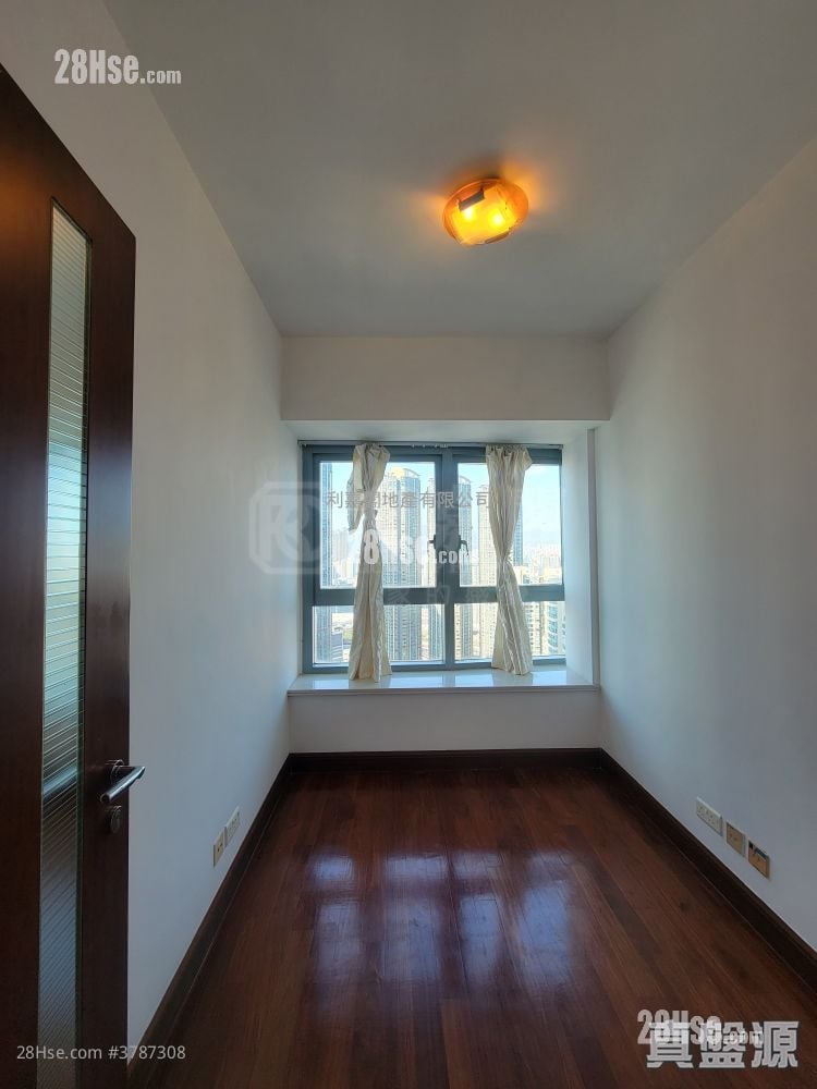 The Harbourside Sell 2 Bedrooms , 2 Bathrooms 755 ft²