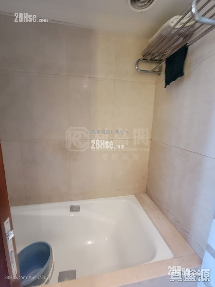 The Harbourside Sell 2 Bedrooms , 2 Bathrooms 755 ft²