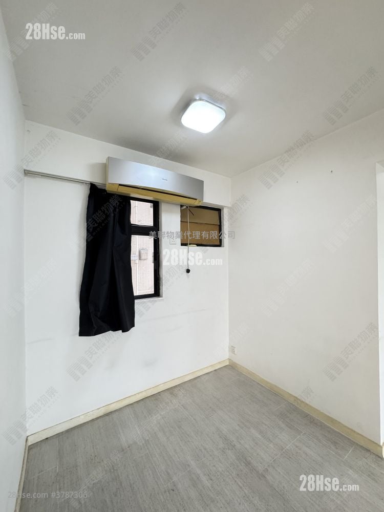 Sunshine Grove Sell 2 Bedrooms , 1 Bathroom 477 ft²