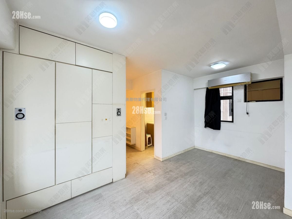 Sunshine Grove Sell 2 Bedrooms , 1 Bathroom 477 ft²