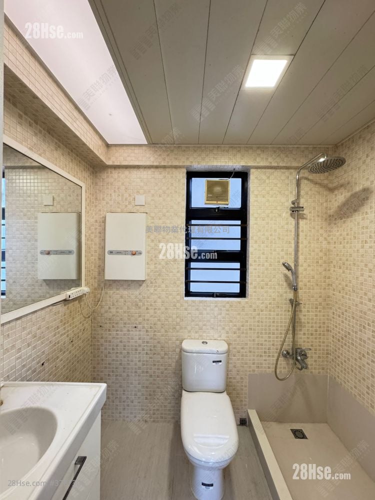 Sunshine Grove Sell 2 Bedrooms , 1 Bathroom 477 ft²