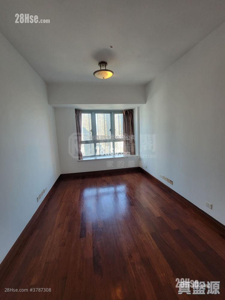 The Harbourside Sell 2 Bedrooms , 2 Bathrooms 755 ft²