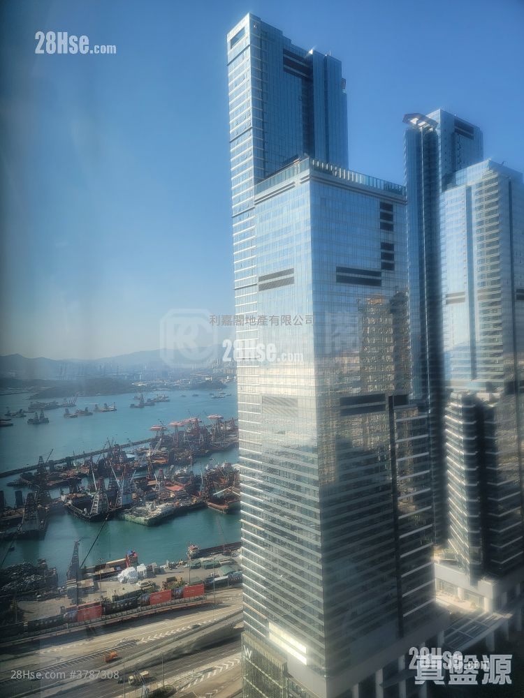 The Harbourside Sell 2 Bedrooms , 2 Bathrooms 755 ft²