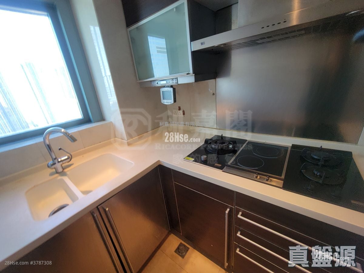 The Harbourside Sell 2 Bedrooms , 2 Bathrooms 755 ft²