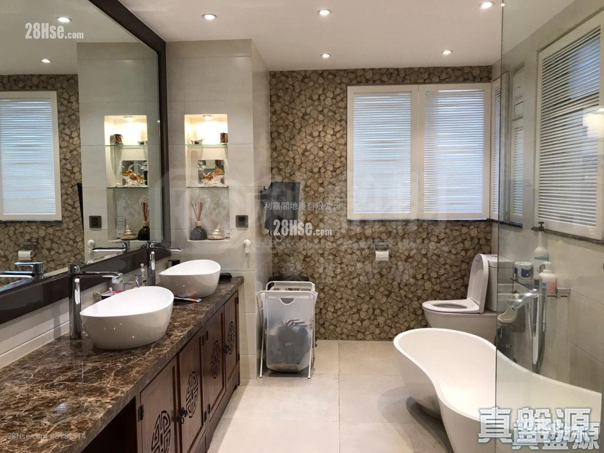 The Waterfront Sell 3 Bedrooms , 4 Bathrooms 1,592 ft²