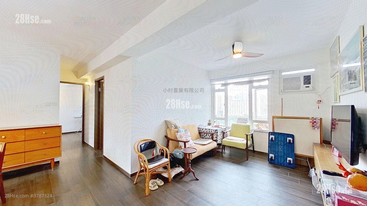 living room: Aberdeen Centre Sell 2 Bedrooms , 2 Bathrooms 662 ft²